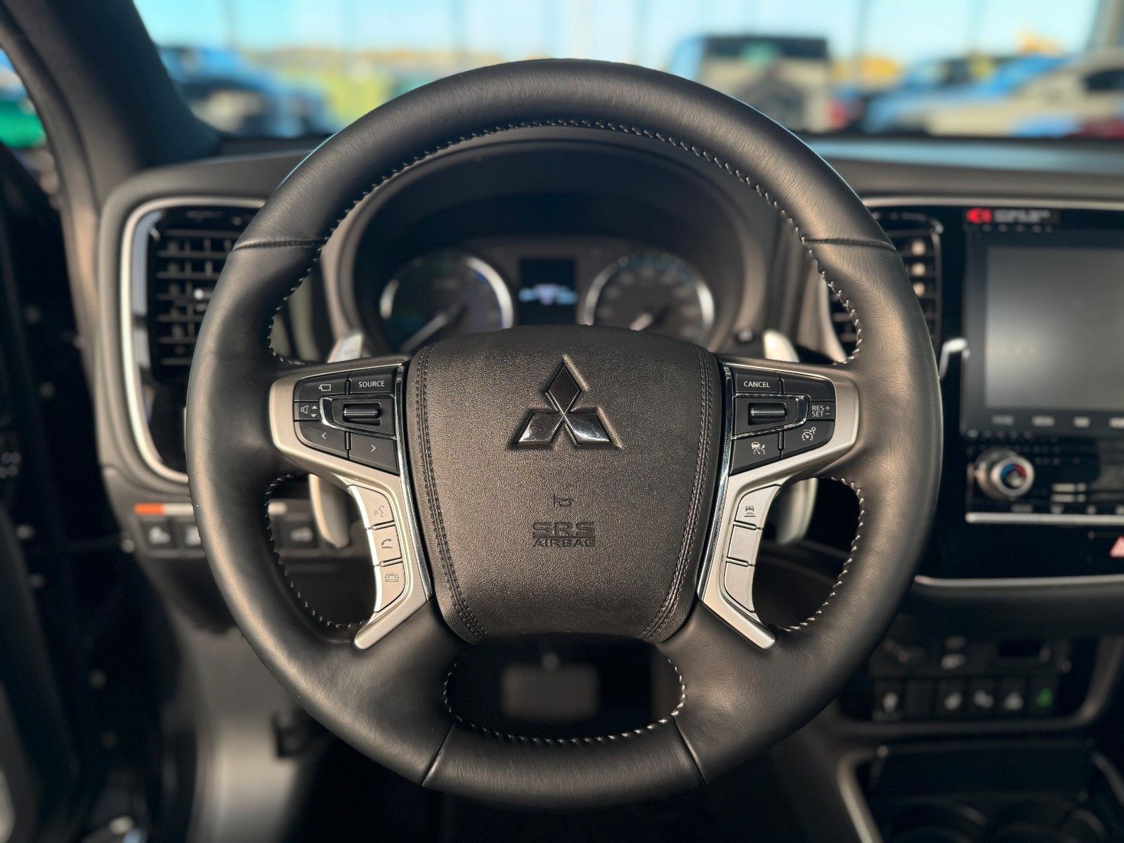 Fahrzeugabbildung Mitsubishi PHEV Outlander 4WD TOP AHK 1.HAND GJR