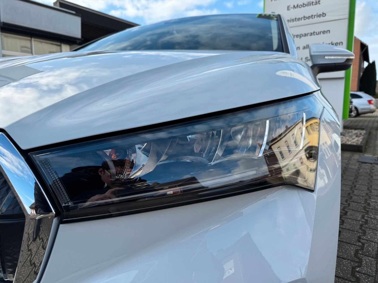 Fahrzeugabbildung SKODA ENYAQ LOUNGE PANO ACC NAVI