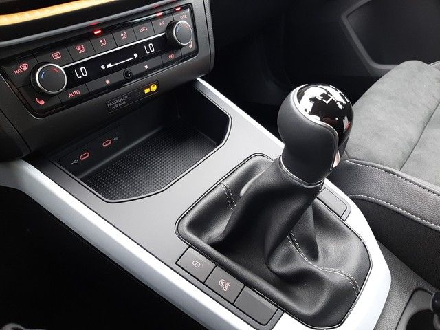 Fahrzeugabbildung Seat Arona Style 1.0TSI LED SitzHz 18"Alu Klimaaut.