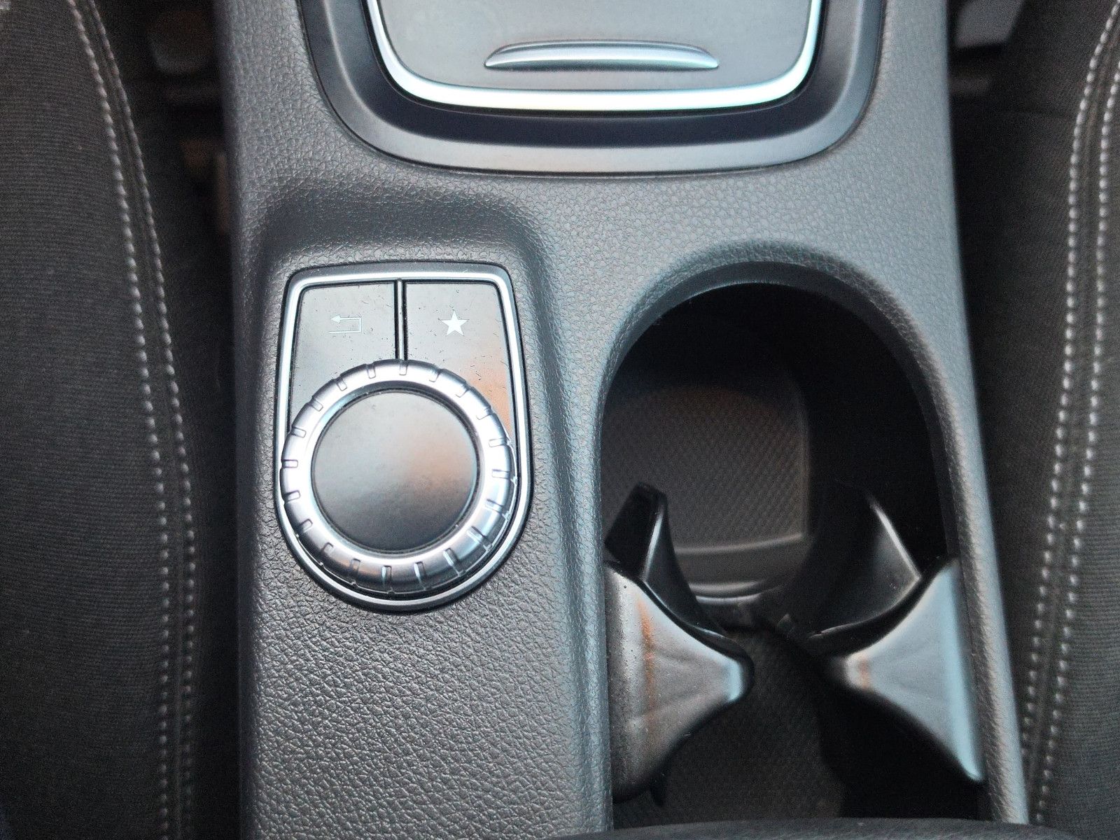 Fahrzeugabbildung Mercedes-Benz B 180 AUTOMATIK KAMERA TEMPOMAT SITZHEIZUNG NAVI