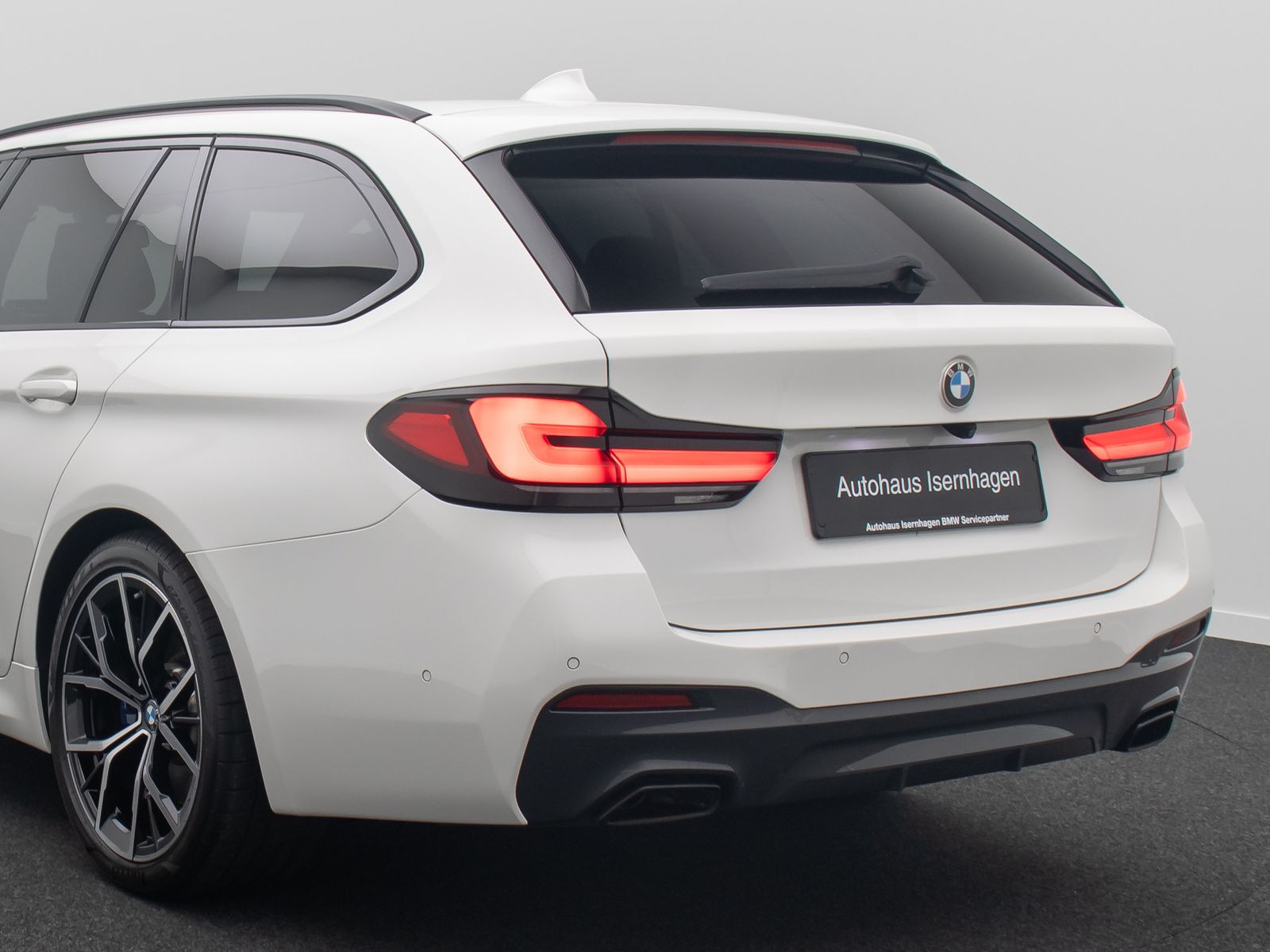 Fahrzeugabbildung BMW 530d xD M Sport DAB Kamera HUD Laser 4*Klima 19"