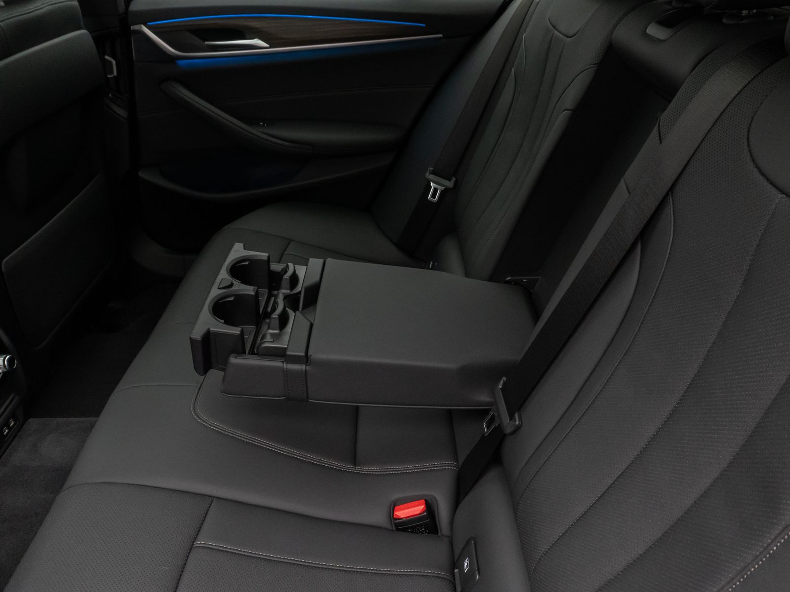 Fahrzeugabbildung BMW 530e xD M Sport Panorama 360°DAB HiFi AHK Alarm