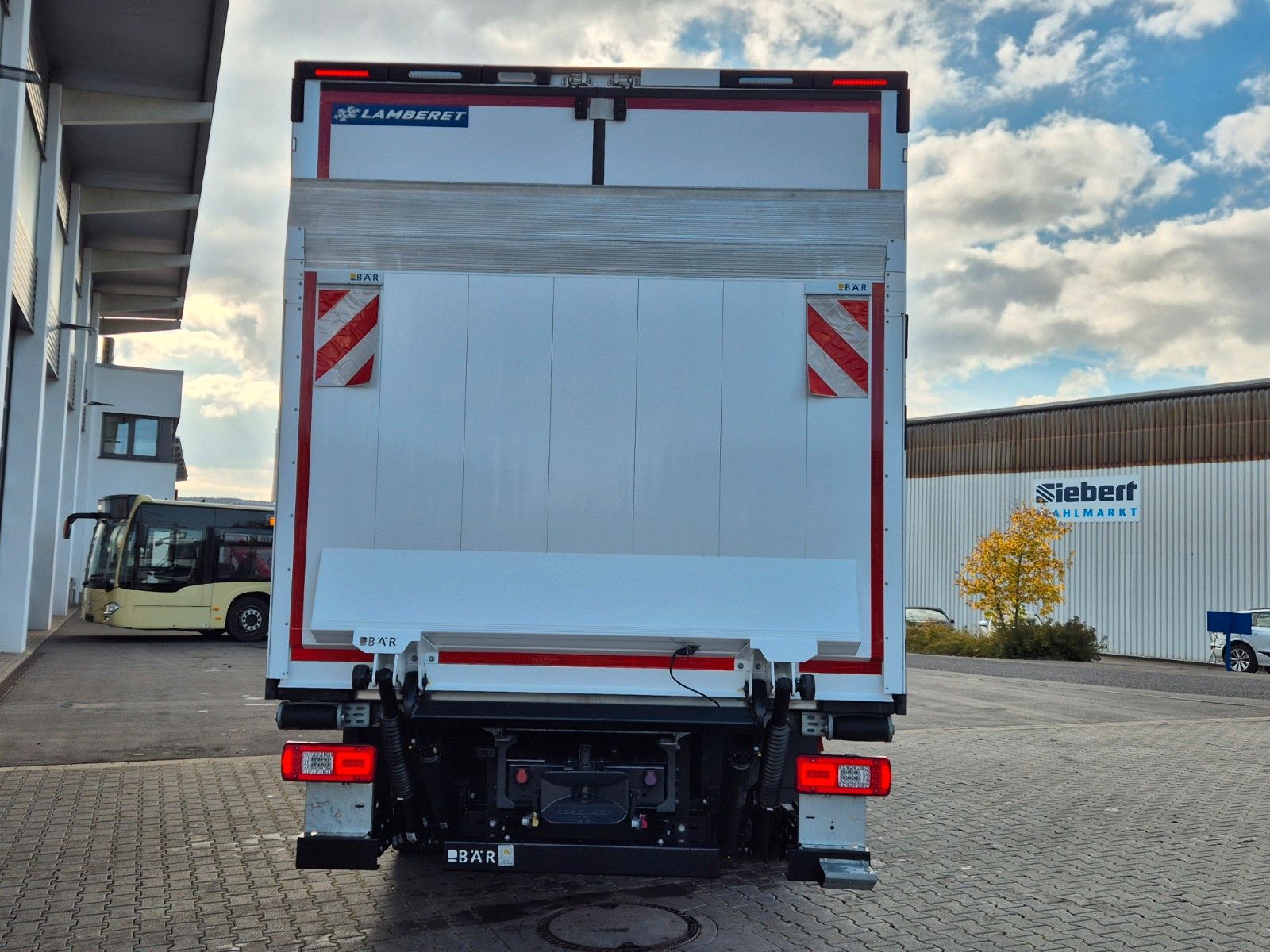 Fahrzeugabbildung Iveco AD190S40/FP Lamberet Mitsubishi LBW Tür AHK