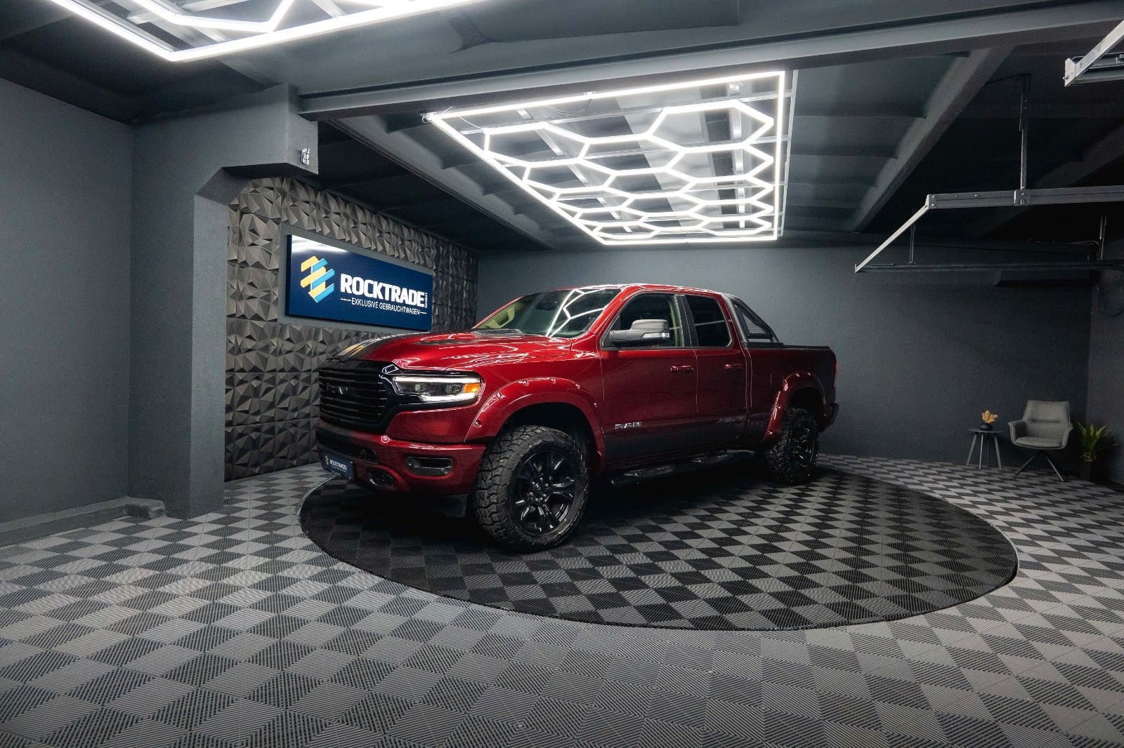 Fahrzeugabbildung Dodge RAM 5.7 V8 HEMI 4x4 OFFROAD Night Limited LONG