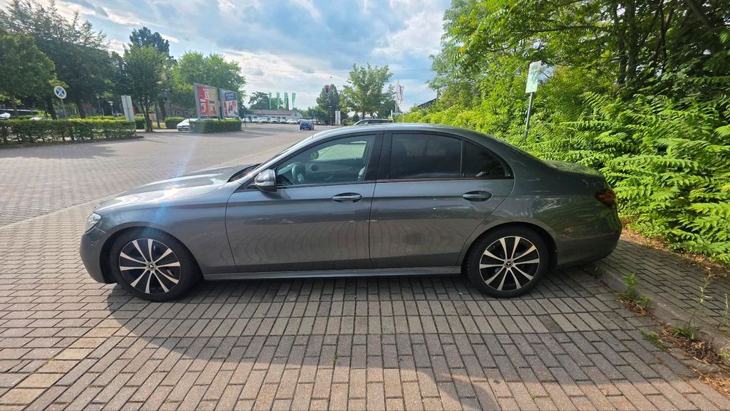 Image of Mercedes-Benz E 220