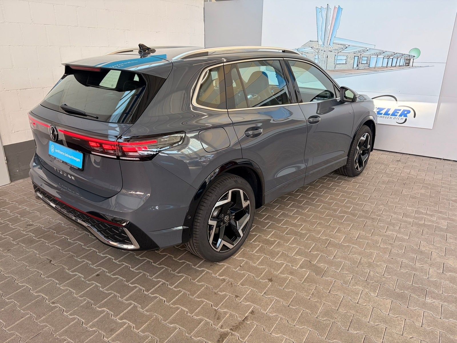 Fahrzeugabbildung Volkswagen Tiguan R-Line 2.0 TDI DSG +Kamera+Navi+ACC + LED