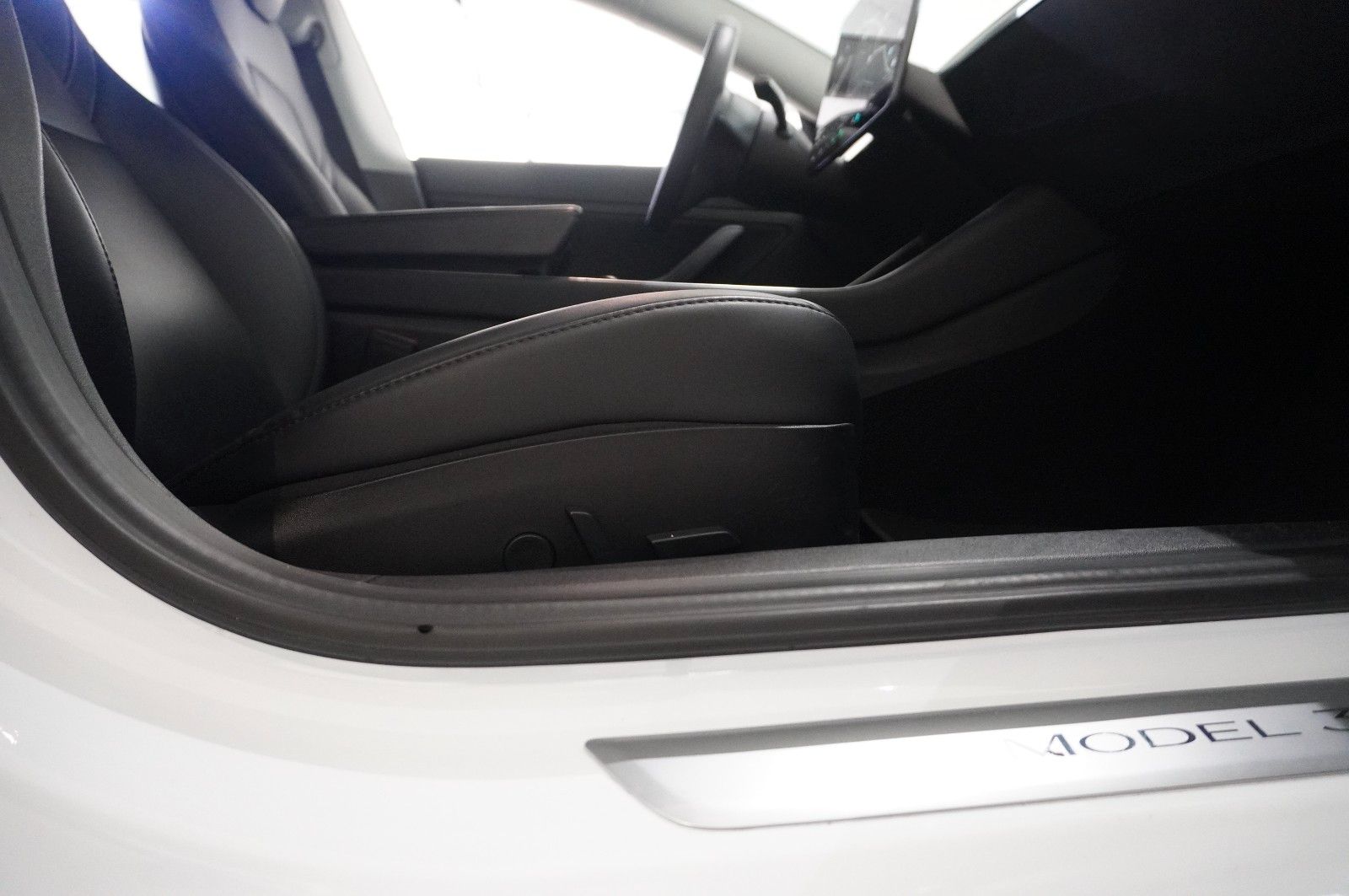 Fahrzeugabbildung Tesla Model 3 Standard Range Plus NAVI/KAMERA/SH/PANO