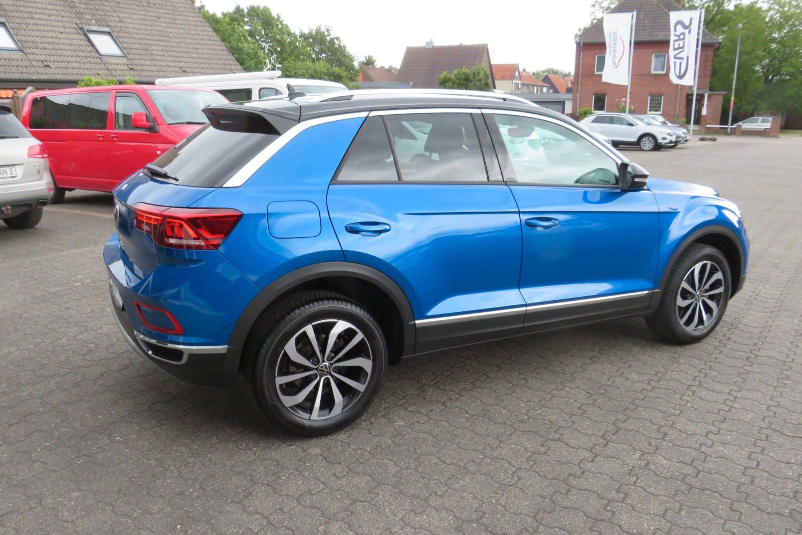 Fahrzeugabbildung Volkswagen T-Roc Style ACC APP MASSAGE SITZH. 17`KAMERA 1.H