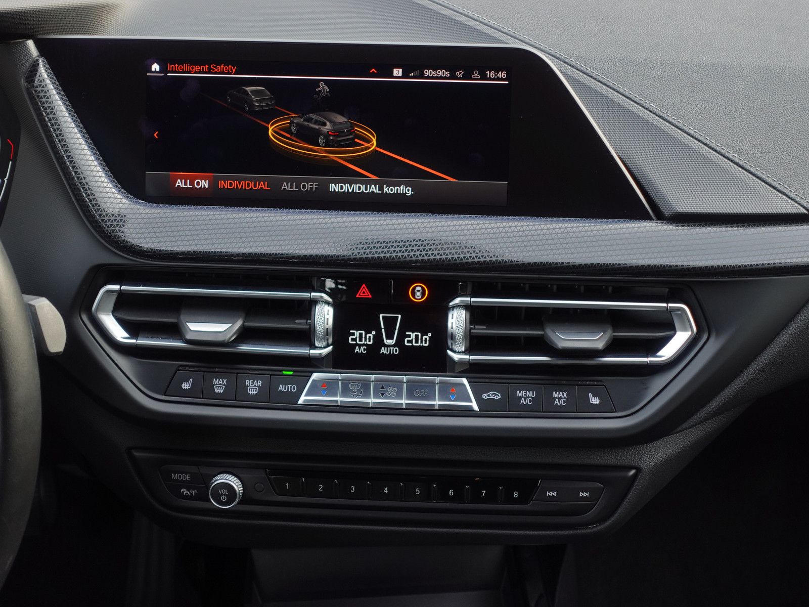 Fahrzeugabbildung BMW 118i Sport Line Navi CarPlay LED-Pkt.