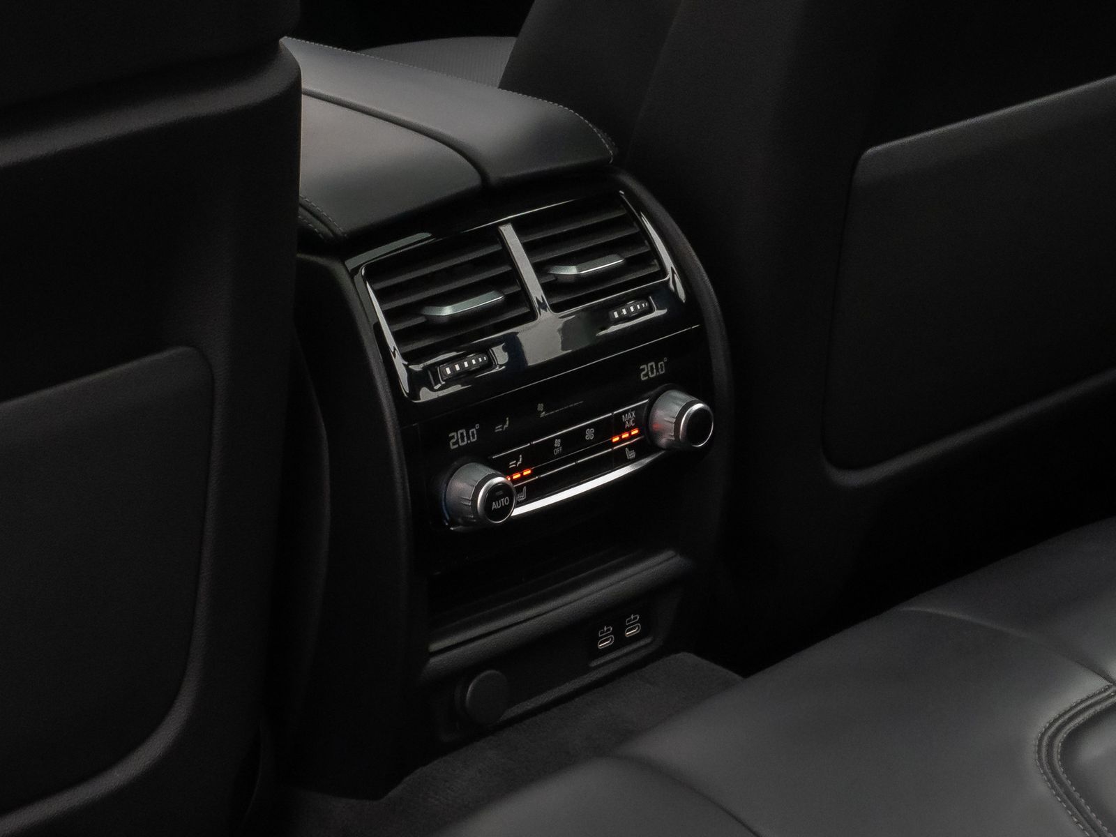 Fahrzeugabbildung BMW 530e xD M Sport Individual Panorama HUD H/K Voll