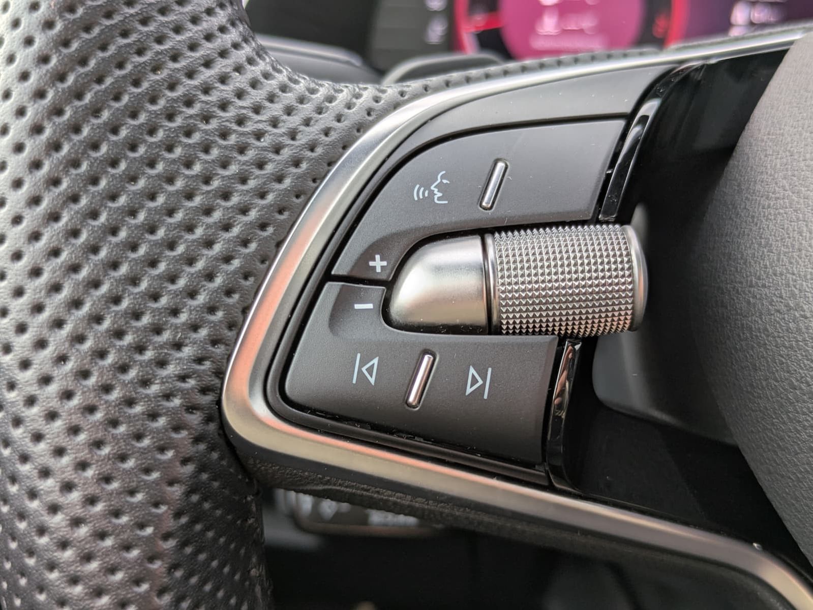 Fahrzeugabbildung SKODA Octavia 1.5 DSG Sportline PANO*MATRIX*AHK*5J.GAR