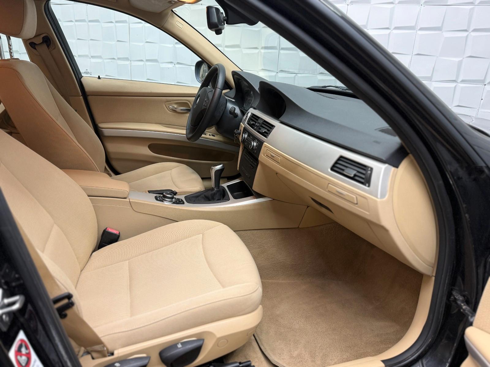 BMW 318 2011 — photo 10