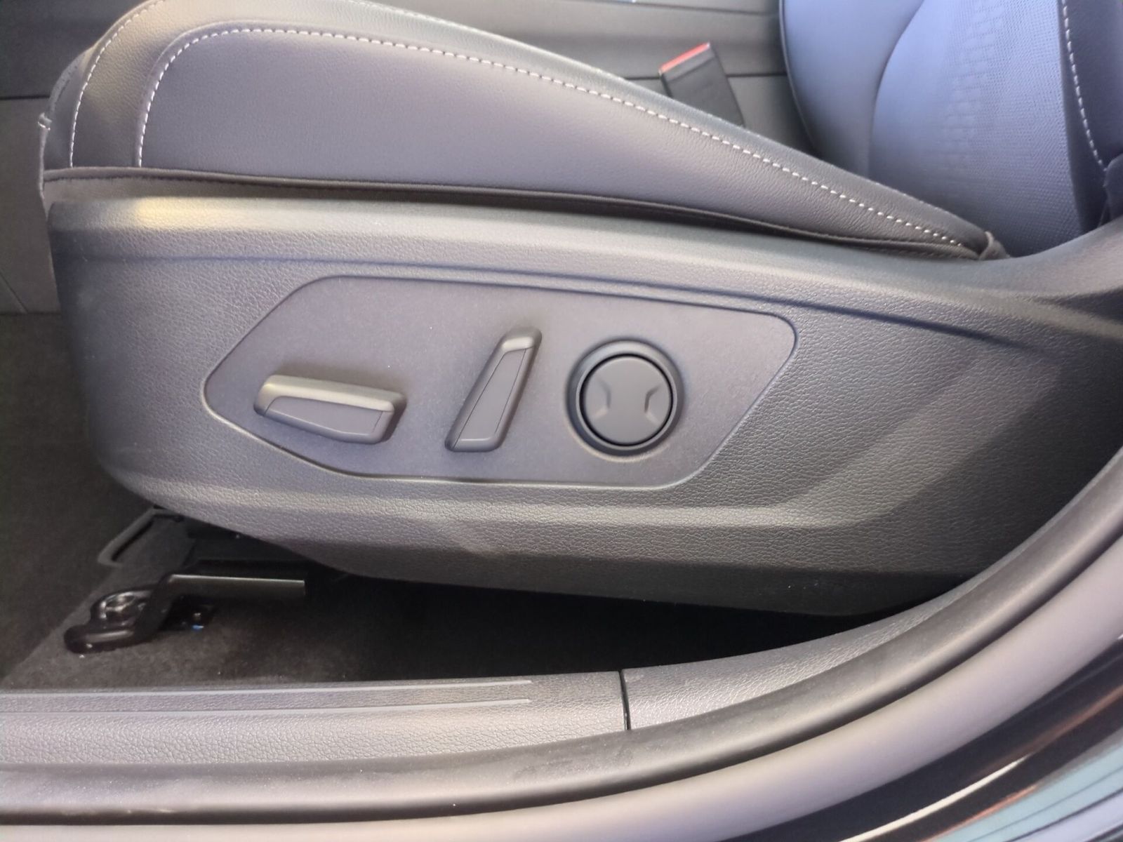 Fahrzeugabbildung Kia SPORTAGE 1.6T PHEV Plug & Ride DRIVE+