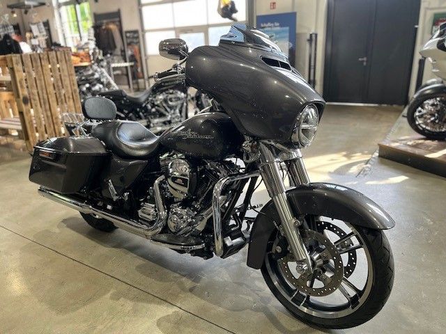 Fahrzeugabbildung Harley-Davidson FLHX Street Glide mit Kesstech