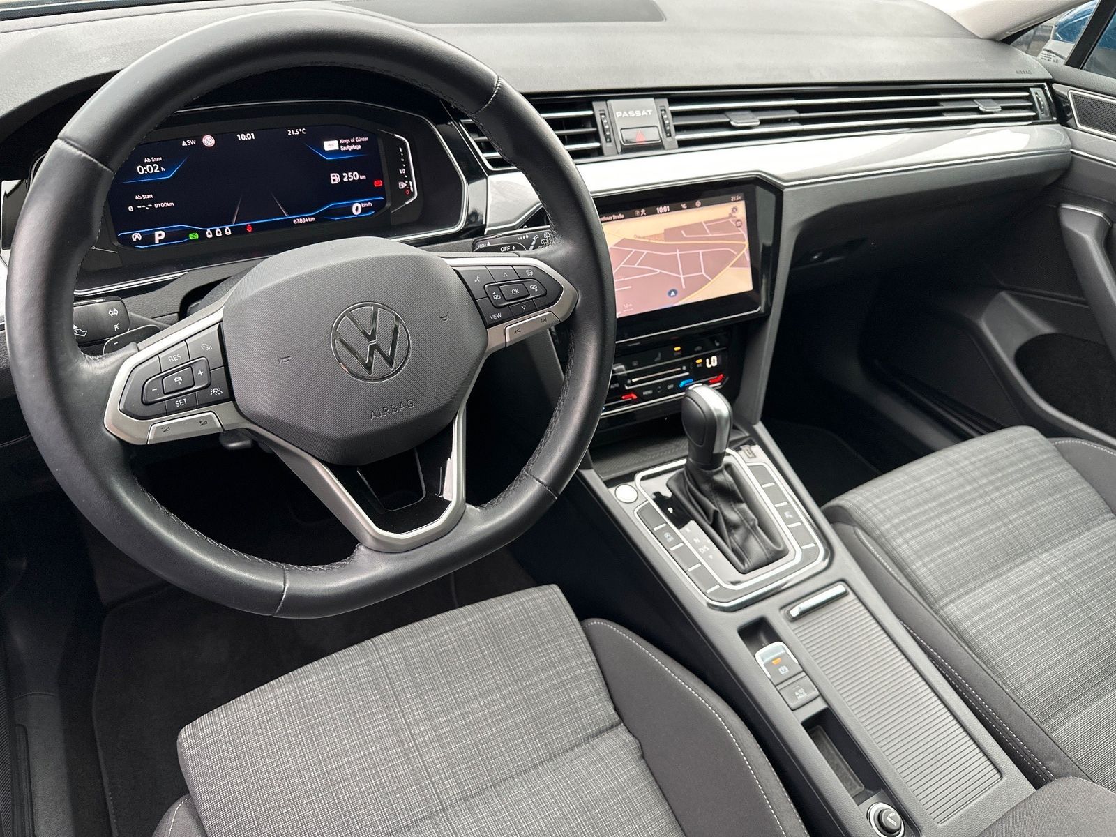 Fahrzeugabbildung Volkswagen Passat Variant 2.0 TDI DSG Business NAV+LED+PANO