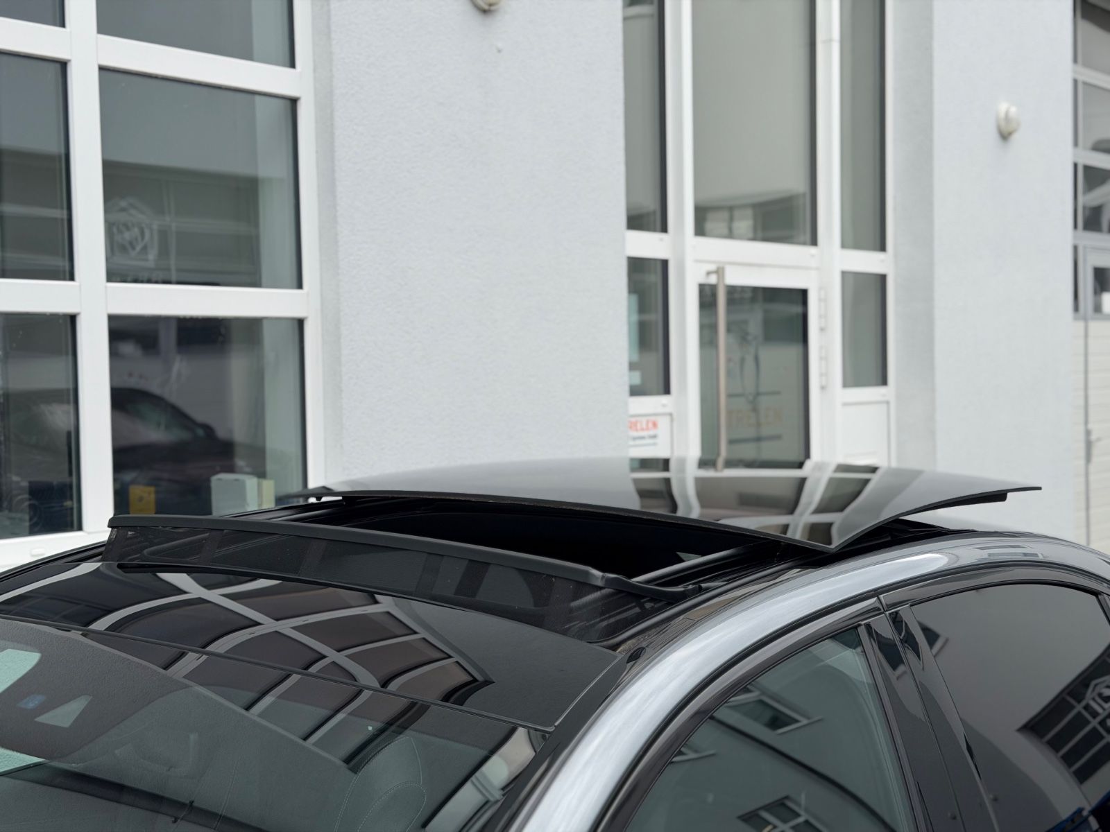 Mercedes-Benz E 220 d 9G AMG NIGHT *PANO*SPUR*2H* foto 4
