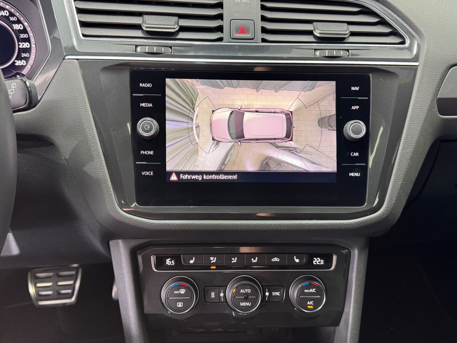 Fahrzeugabbildung Volkswagen Tiguan Allspace Highline 4Motion|R-LINE|PANO|AHK