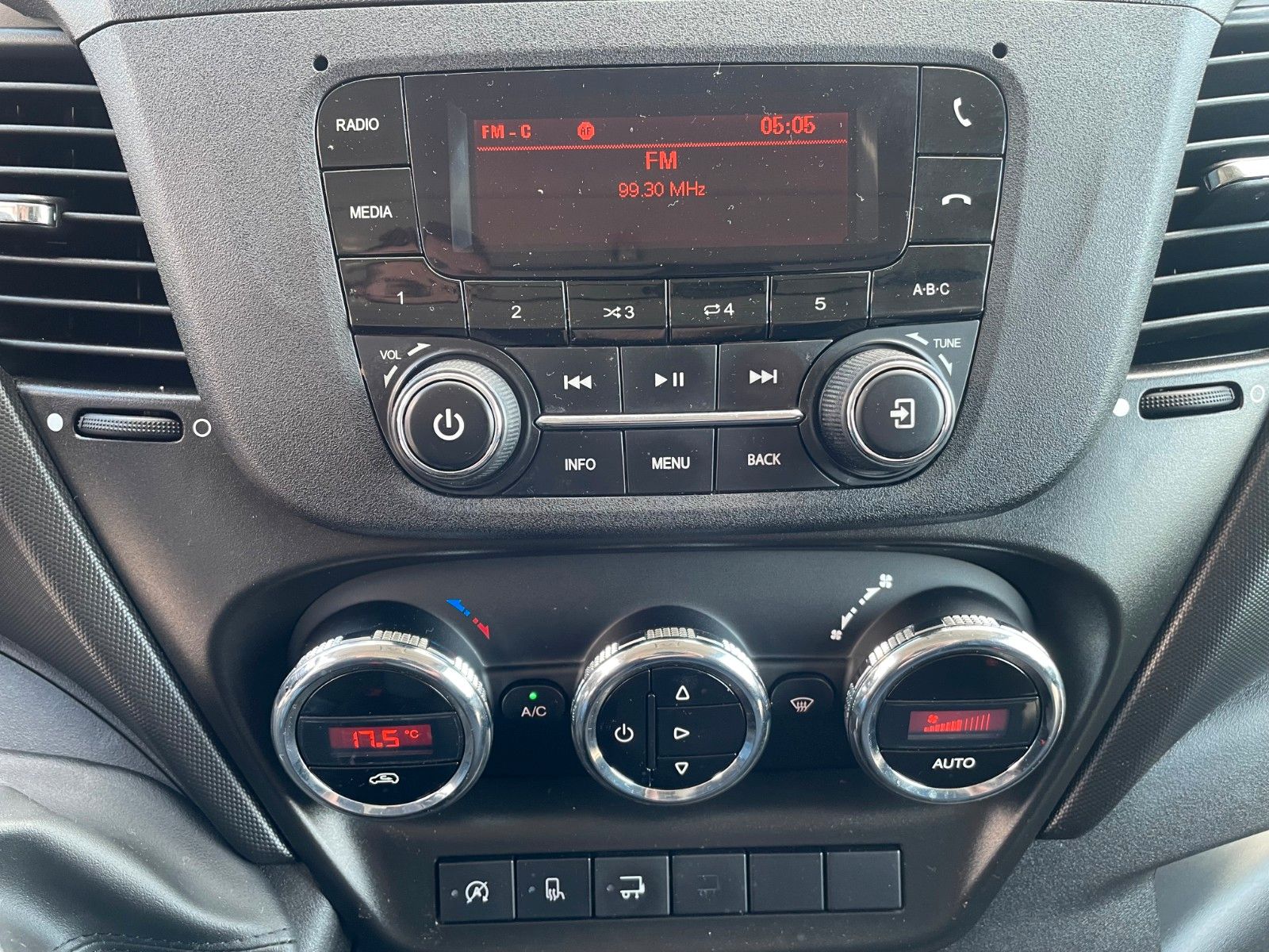 Fahrzeugabbildung Iveco Daily 35S16 *Koffer*LBW*Klima*