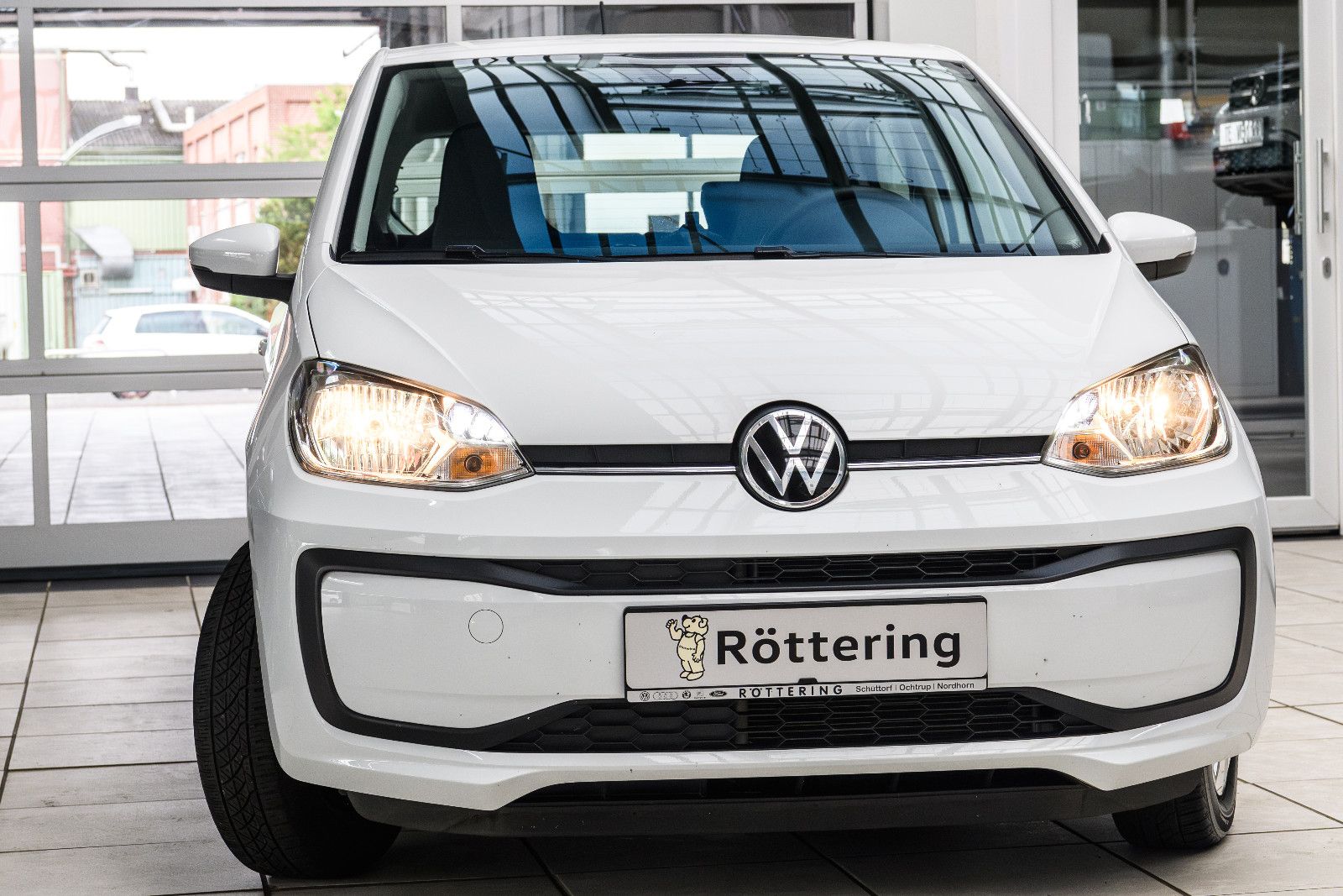 Fahrzeugabbildung Volkswagen up! 1.0l 48kw +4-türig + Maps & More + GJReifen