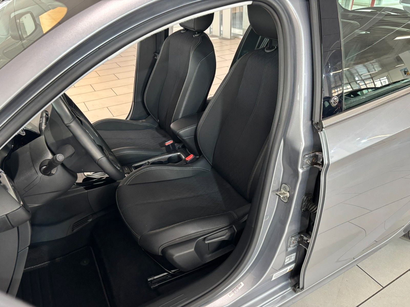 Fahrzeugabbildung Opel Corsa-e F ELEGANCE 3-PHASIG NAVI/LED/KAMERA/DAB+