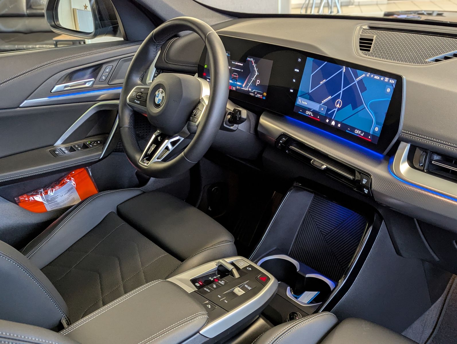 BMW X1 18d sDrive M-Sport Travel-Paket Pano Cam AHK - Image 11