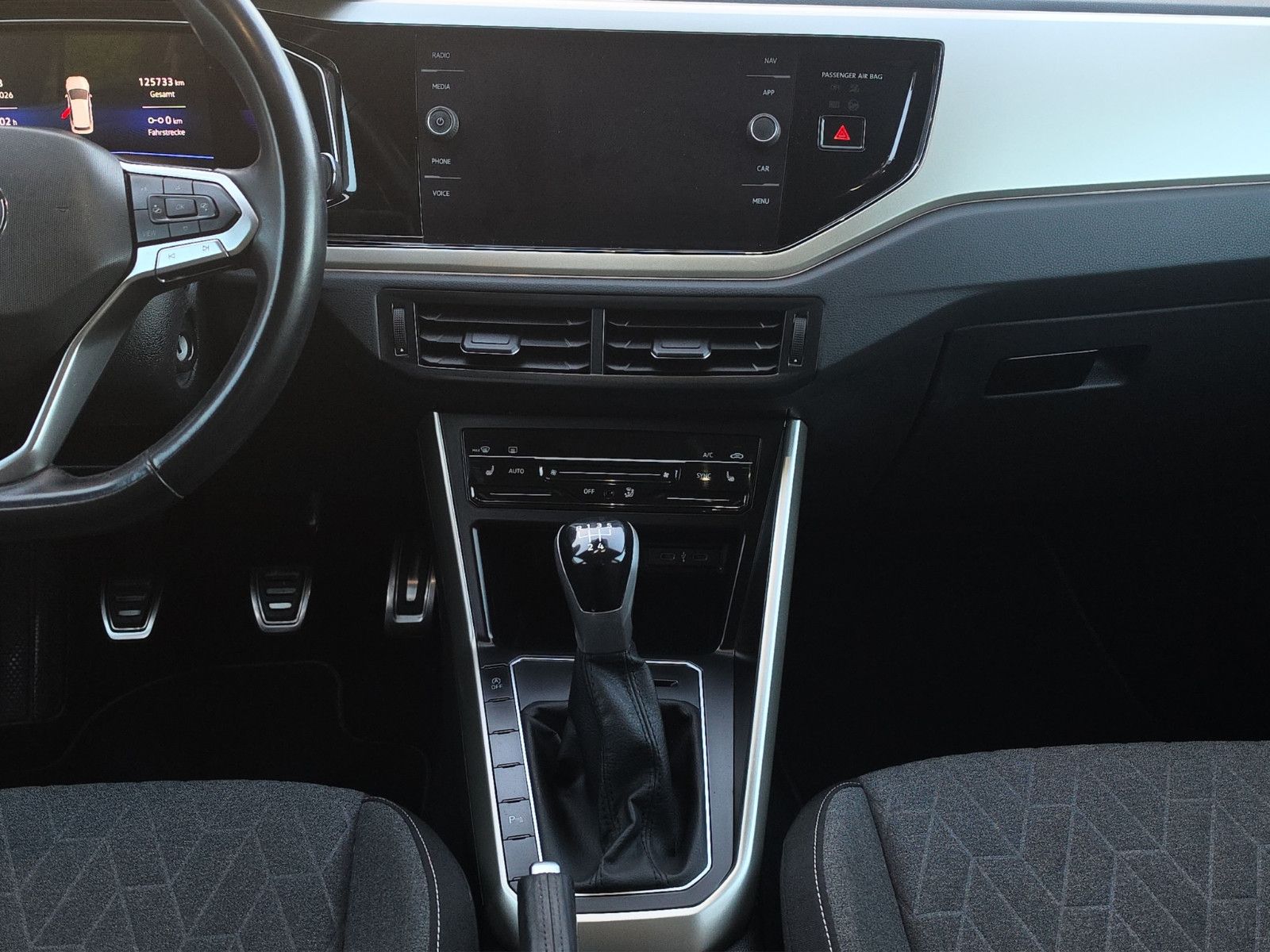 Fahrzeugabbildung Volkswagen Taigo Move AUS 1.HAND APP TEMPOMAT SHZ PDC