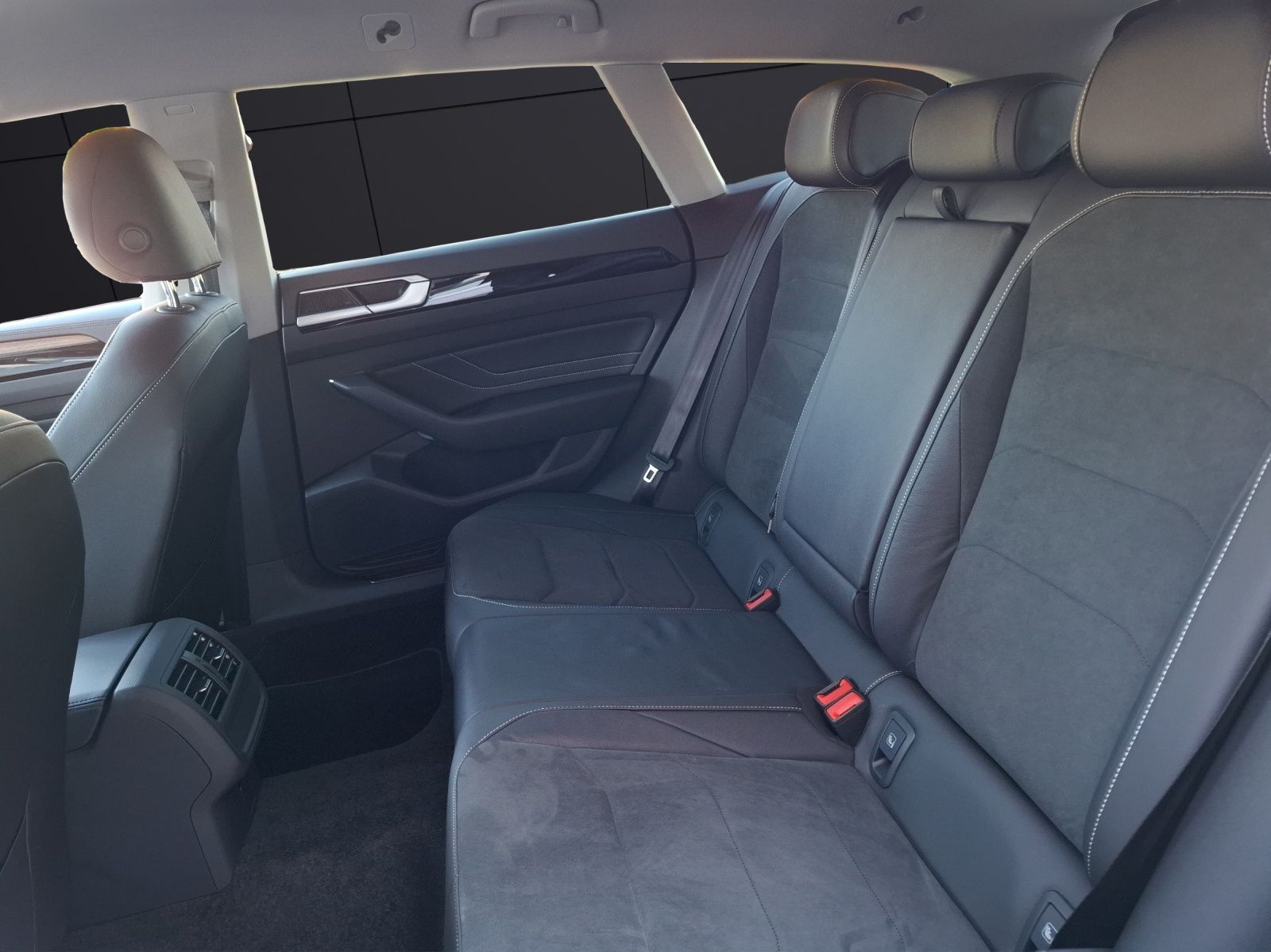 Fahrzeugabbildung Volkswagen Arteon SB TDI Elegance DSG LED AHK NAvi AID ACC