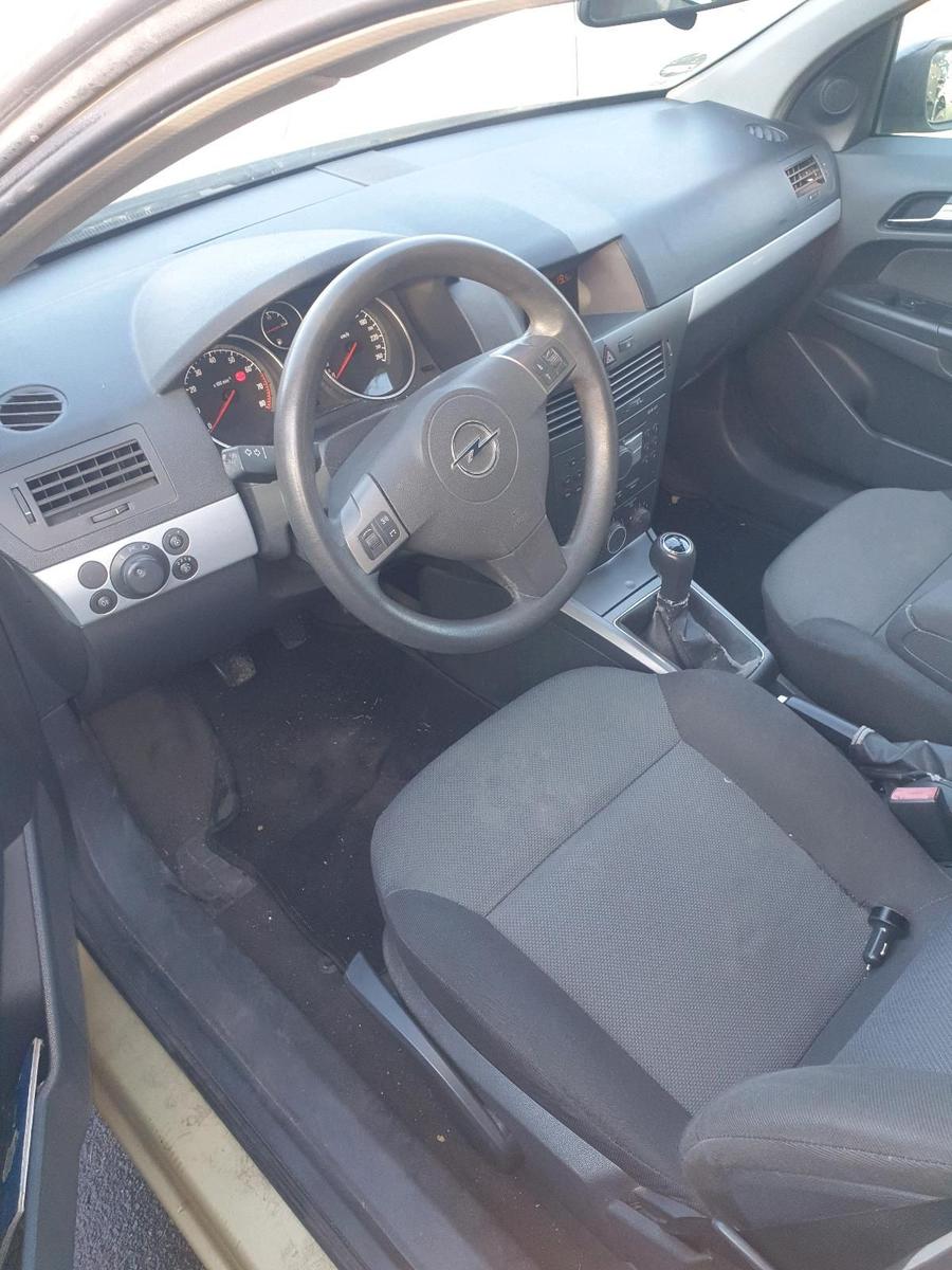 Opel Astra 2004 — photo 6