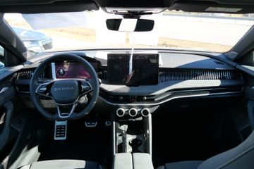 Skoda Superb Combi 2.0 TDI DSG 4x4 Sportline PANO STHZ