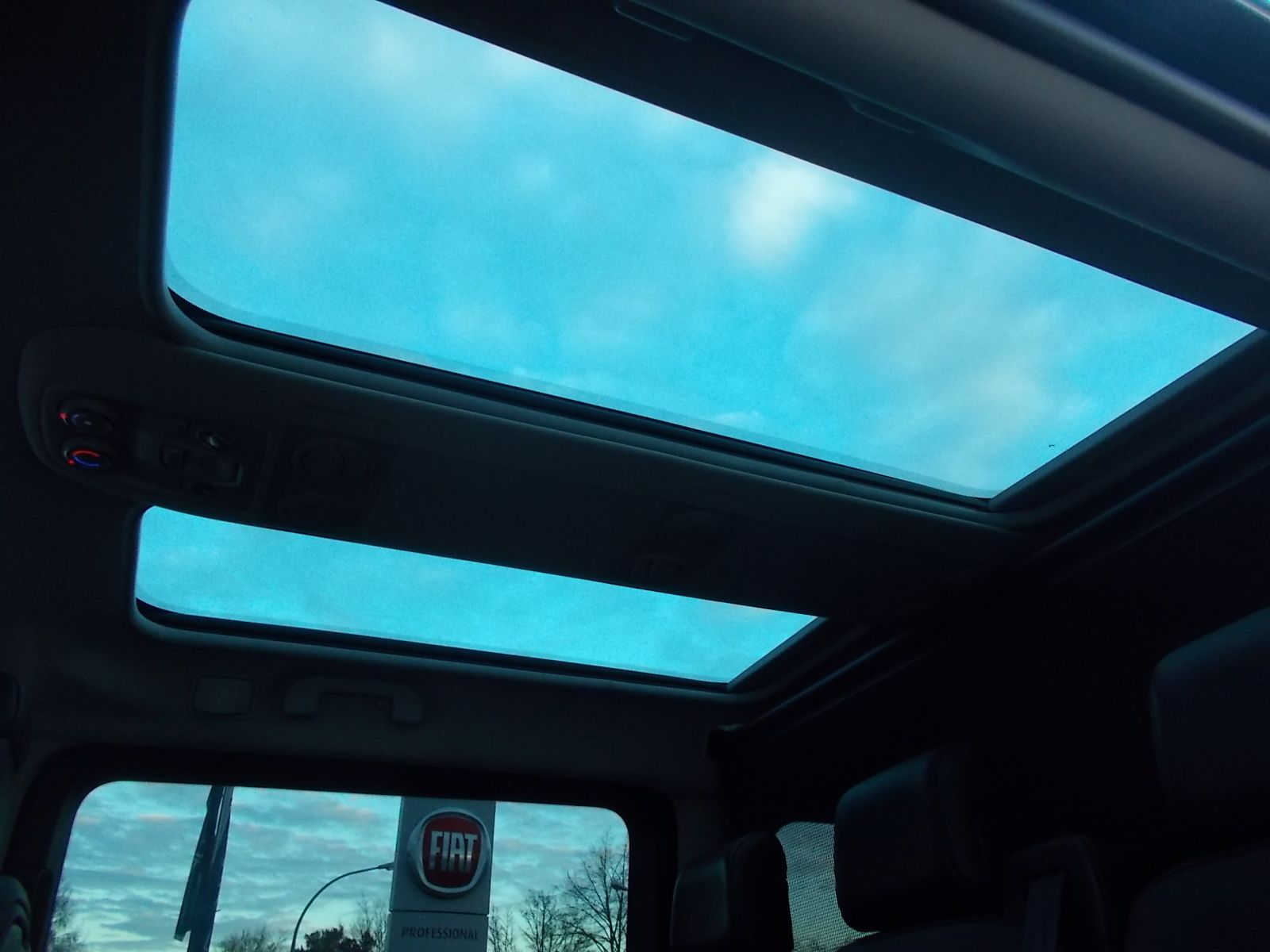 Fahrzeugabbildung Peugeot Traveller 2.0 BlueHDi 145 L2 Allure LEDER + PANO