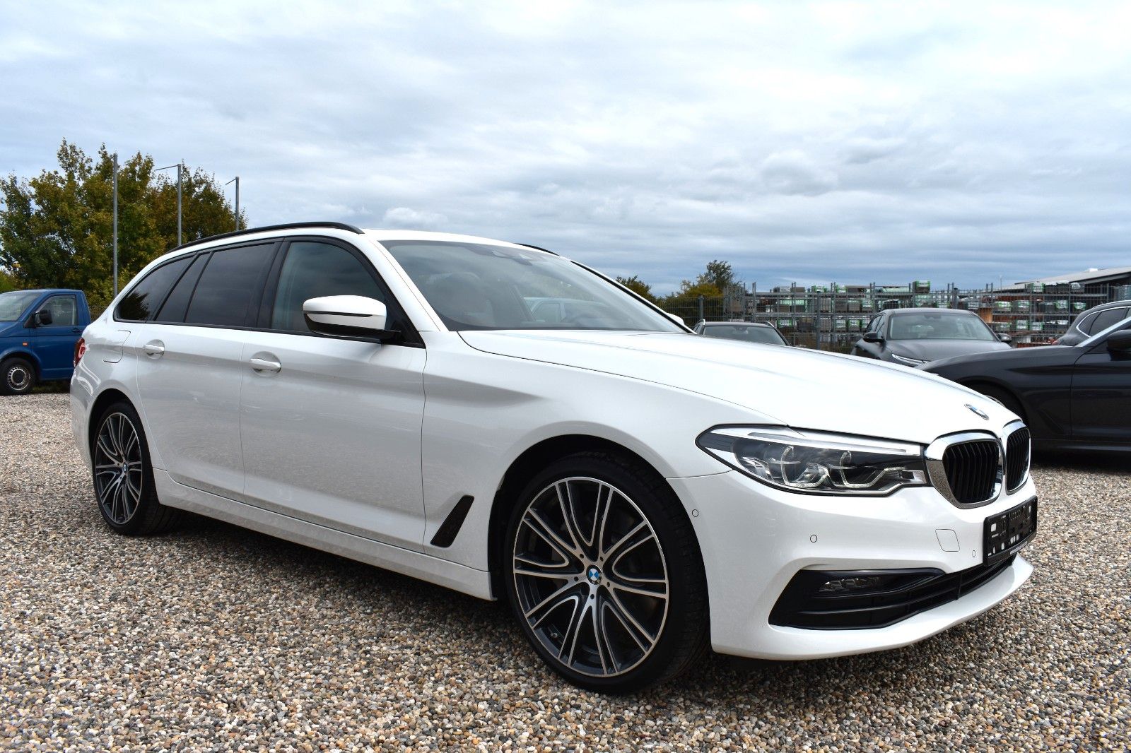 Fahrzeugabbildung BMW 530 d Touring Sport Line Panora Leder HUD AHK ke