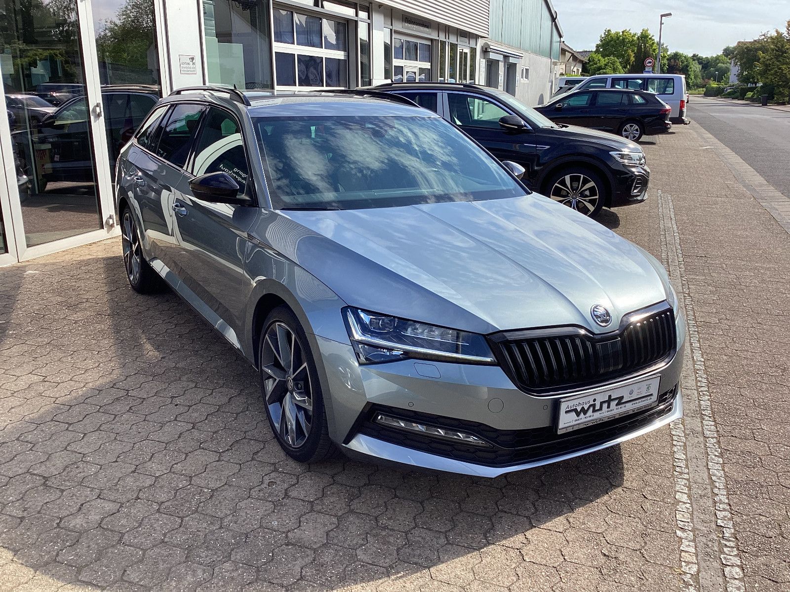 Fahrzeugabbildung SKODA Superb Combi Sportline 1.5 TSI Navi AHK ACC