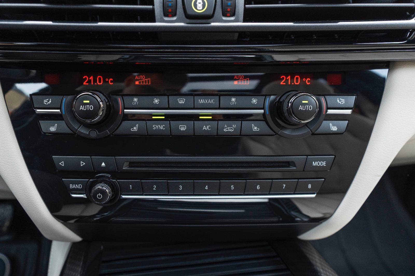 Fahrzeugabbildung BMW X5 xDrive50i Sportpaket ACC LED 360° HUD H&K