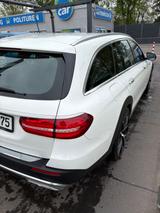 Mercedes-Benz E 220 d 4MATIC T All-Terrain Widescreen/Multibea - Mercedes-Benz E 220 Gebrauchtwagen in Freiburg