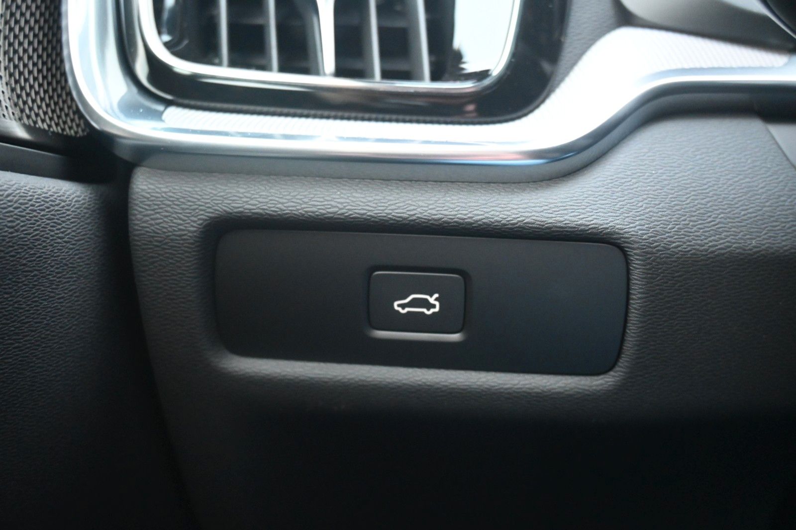 Fahrzeugabbildung Volvo S60 B4 B DSG Plus Dark*STHZG*360°*PANO*ACC*AHK