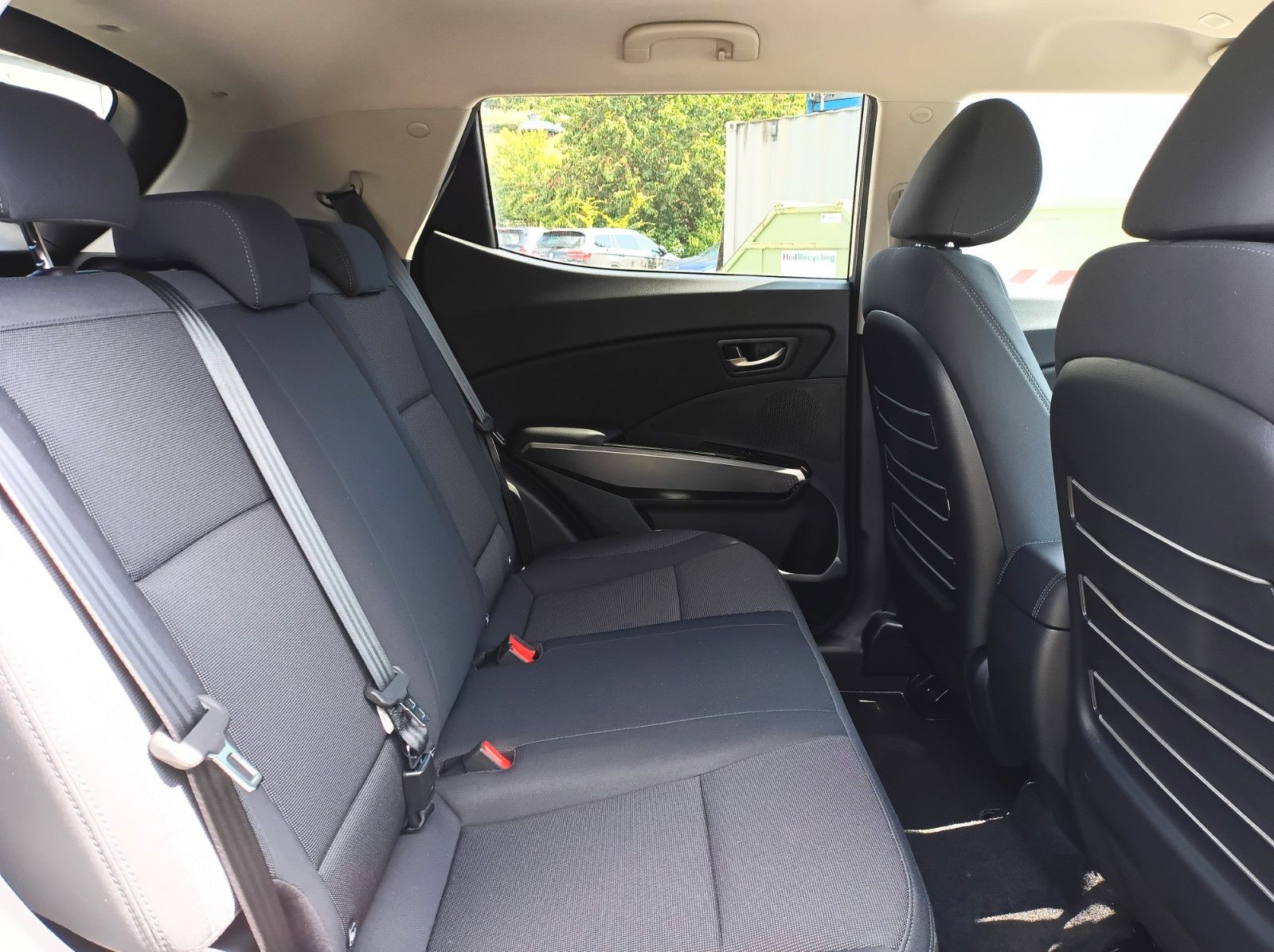 Fahrzeugabbildung KGM TIVOLI 1.5 NOMAD+AUTOMATIK+LM FELGEN+ANDROID++++