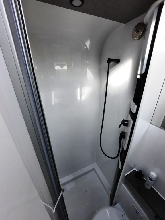 Fahrzeug Übersicht 18 Fahrzeugabbildung Hobby ONTOUR T 700 F Verfüg./Sparen Sie 15.807,- €