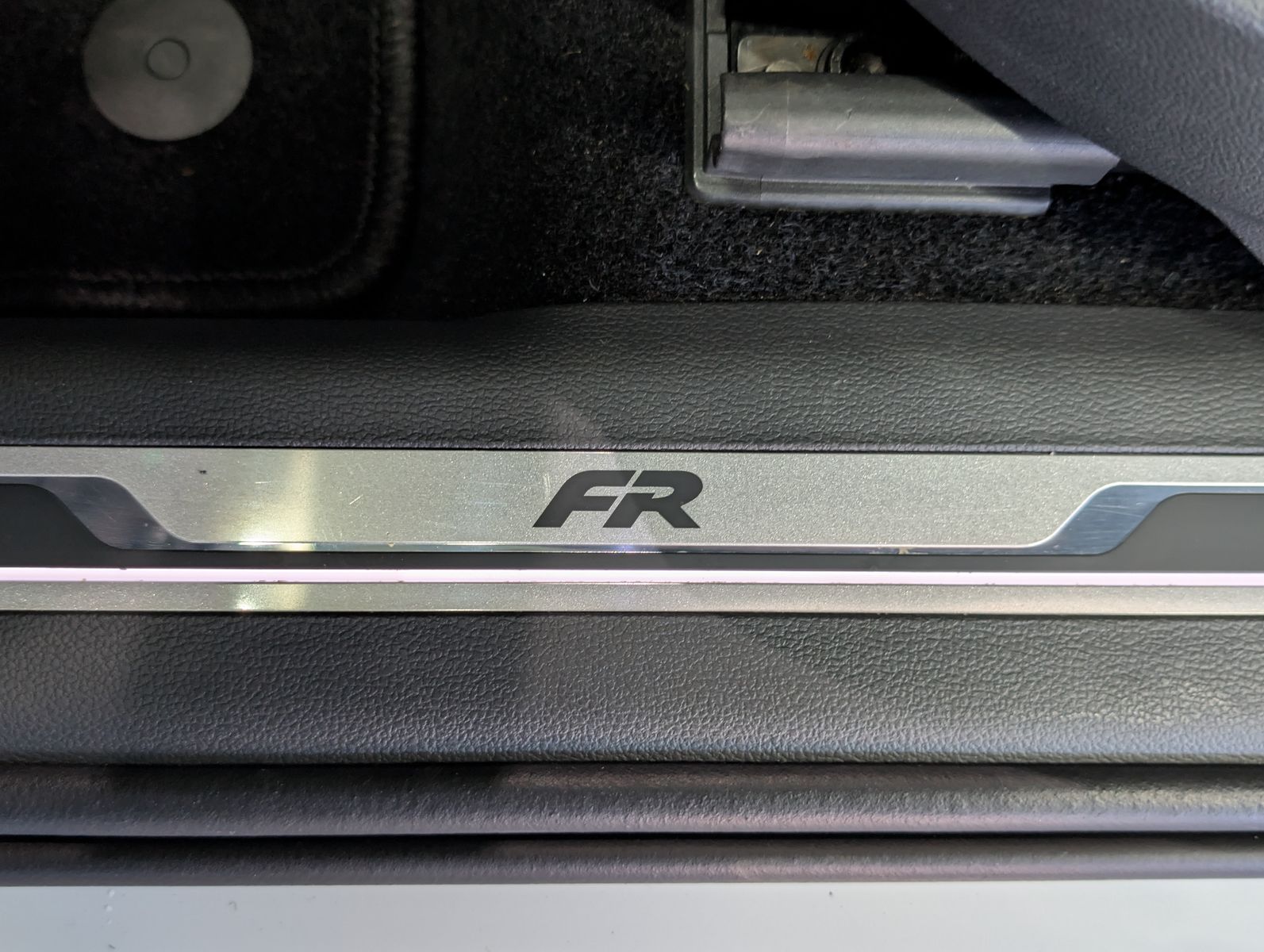 Fahrzeugabbildung SEAT Tarraco FR AHK PANO ACC VIRT APP MEMO BEATS StHz