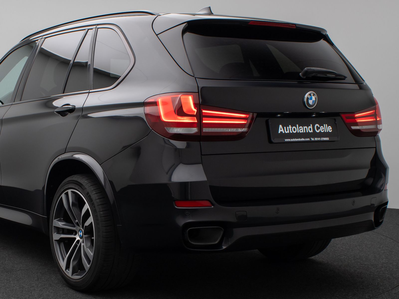 Fahrzeugabbildung BMW X5 M50d Kamera H/K NaviPro Xenon AHK Alarm