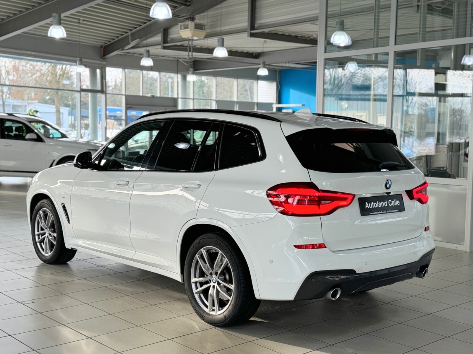 Fahrzeugabbildung BMW X3 xD20d M Sport Kamera HUD HiFi Navi Komfort 19