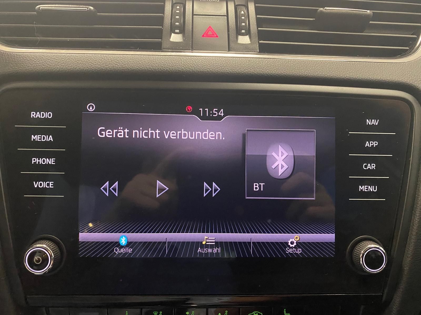 Fahrzeugabbildung SKODA Octavia 2.0 TDI Tour APP+ALLWETTER+NAVI+SITZHEIZ