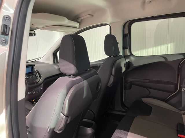 Tourneo Courier Titanium 1.5 TDCi RFK PDC TEMPOM
