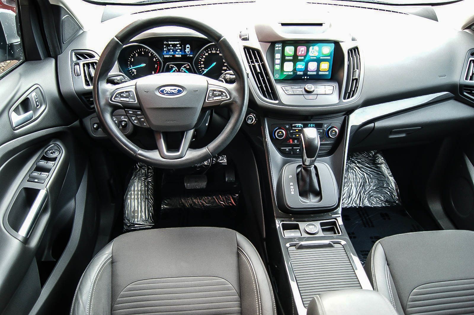 Fahrzeugabbildung Ford Kuga 1.5 Aut Titanium XENON NAVIGATION PDC 1HAND