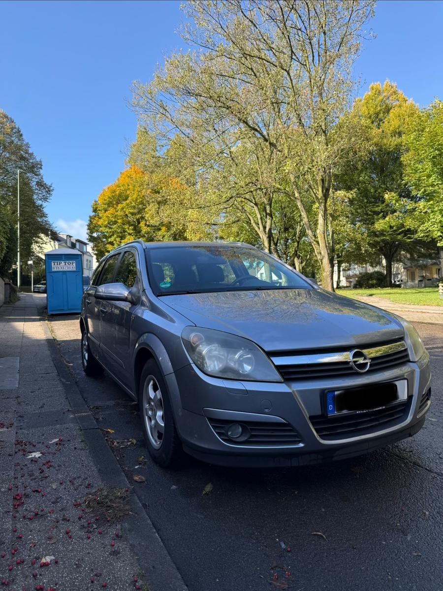Opel Astra 2005 — rear view