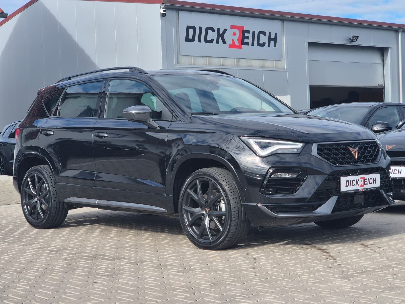 Fahrzeugabbildung CUPRA Ateca 1.5 TSI DSG PANO*DINAMICA*ACC*KAM*AHK*19"