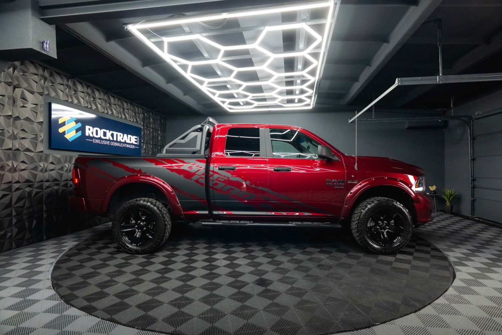 Fahrzeugabbildung Dodge RAM 5.7 V8 HEMI 4x4 OFFROAD Night-Paket LONG 19%