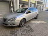Lancia Delta 1.6 MJT DPF Platino - silberne Lancia Delta