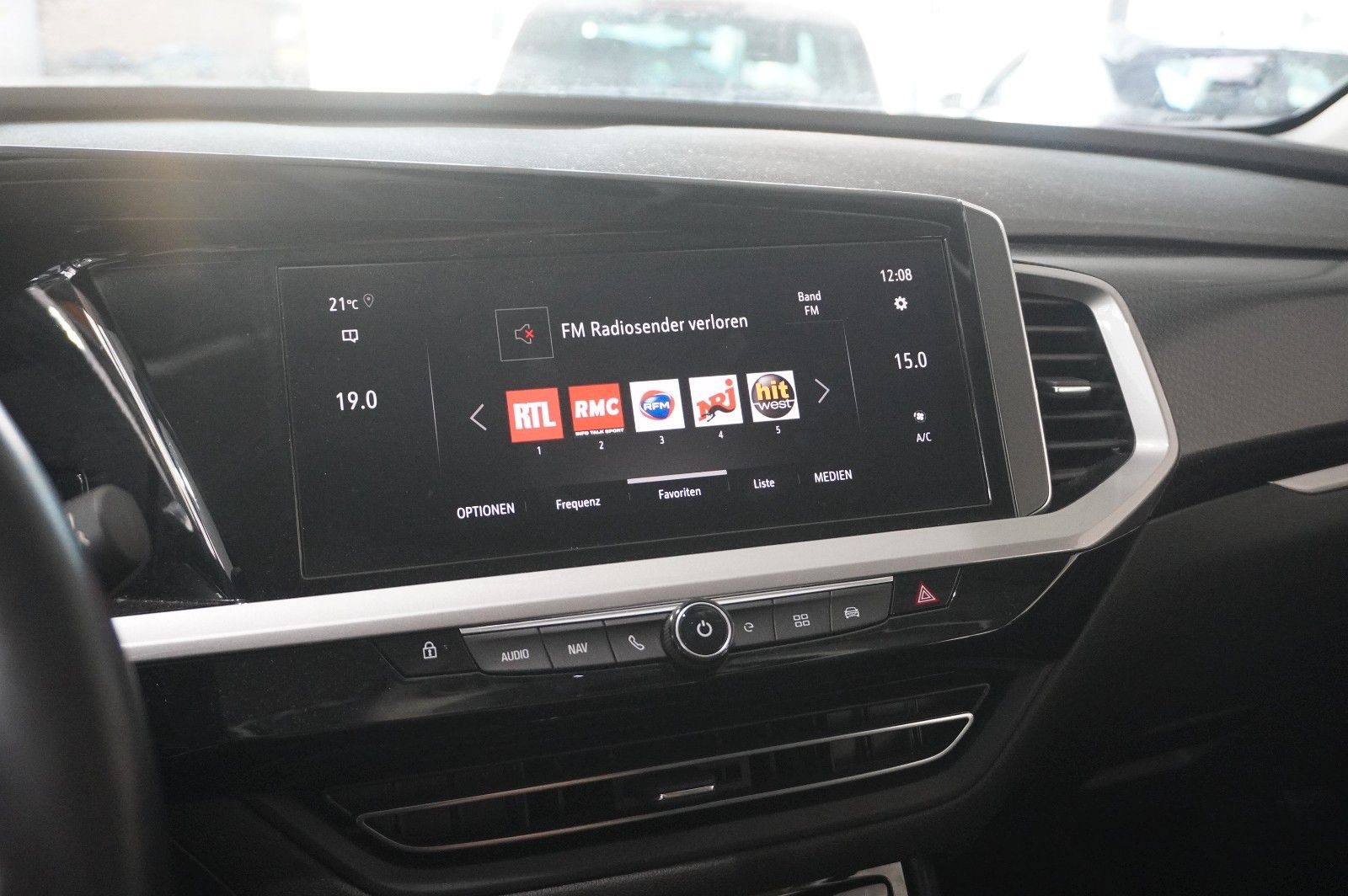Fahrzeugabbildung Opel Grandland (X) ULTIMATE 4HYBRID NAVI/LED/360°/DAB