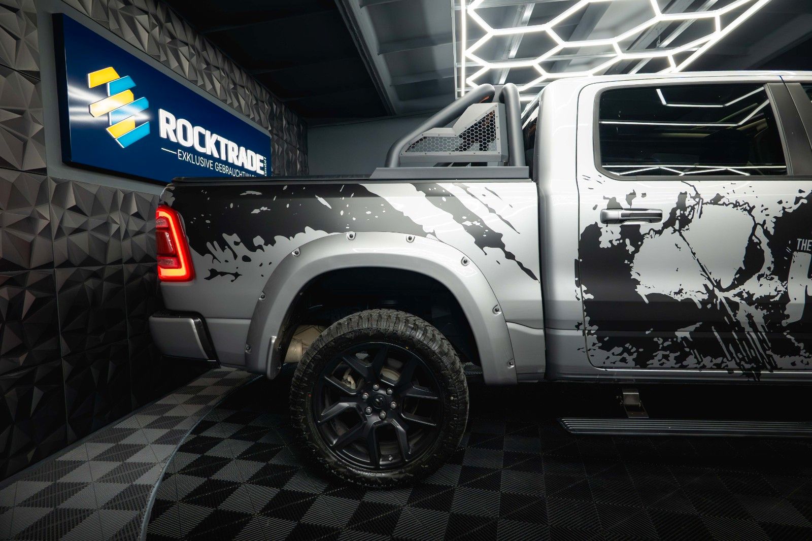 Fahrzeugabbildung Dodge RAM 5.7 V8 HEMI 4x4 LARAMIE PUNISHER *Pano*LED*