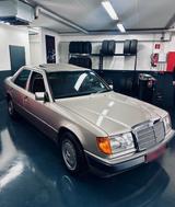 Mercedes-Benz Mercedes Benz W124 Oldtimer - Mercedes-Benz aus 1989: W124